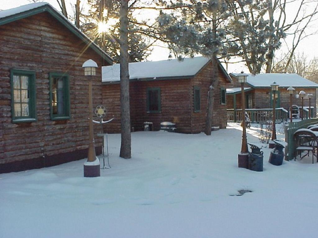 Moon River Cabins Bellevue Exterior photo