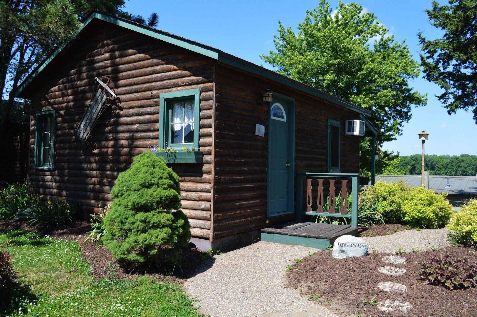 Moon River Cabins Bellevue Exterior photo