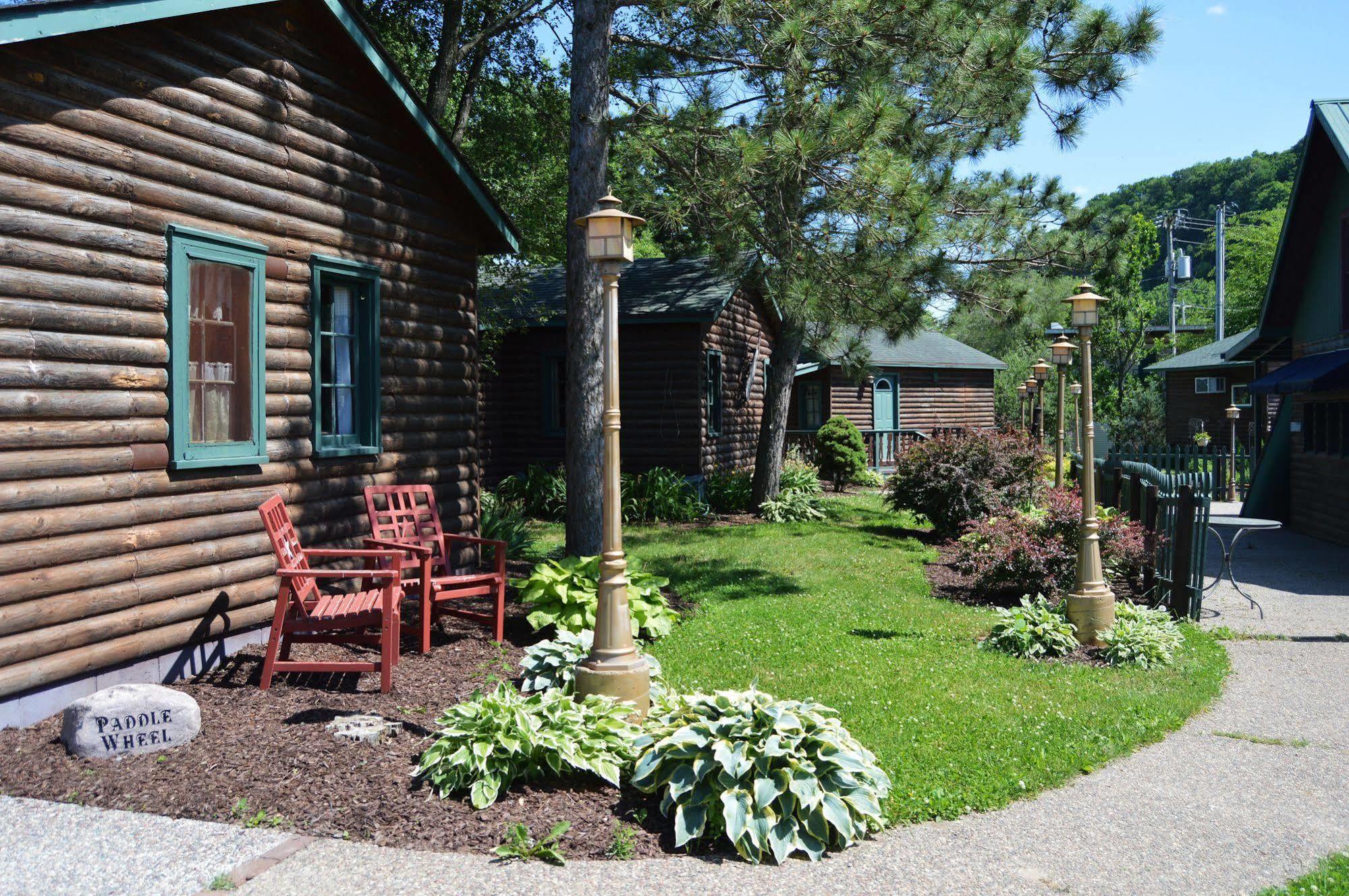 Moon River Cabins Bellevue Exterior photo
