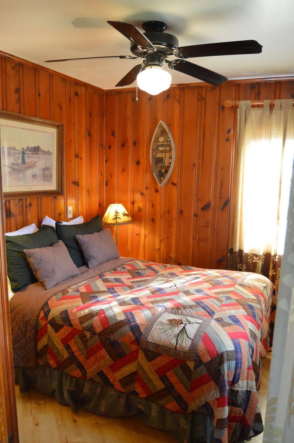 Moon River Cabins Bellevue Exterior photo