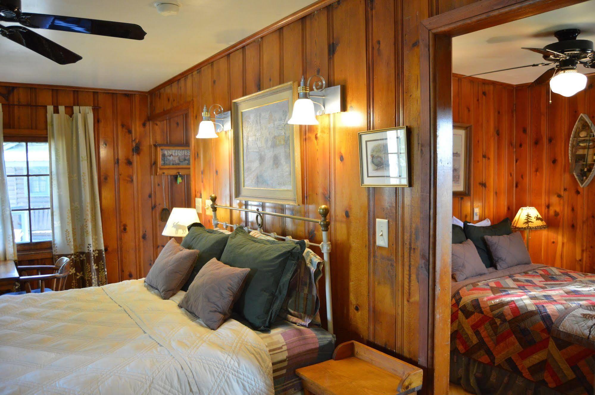 Moon River Cabins Bellevue Exterior photo