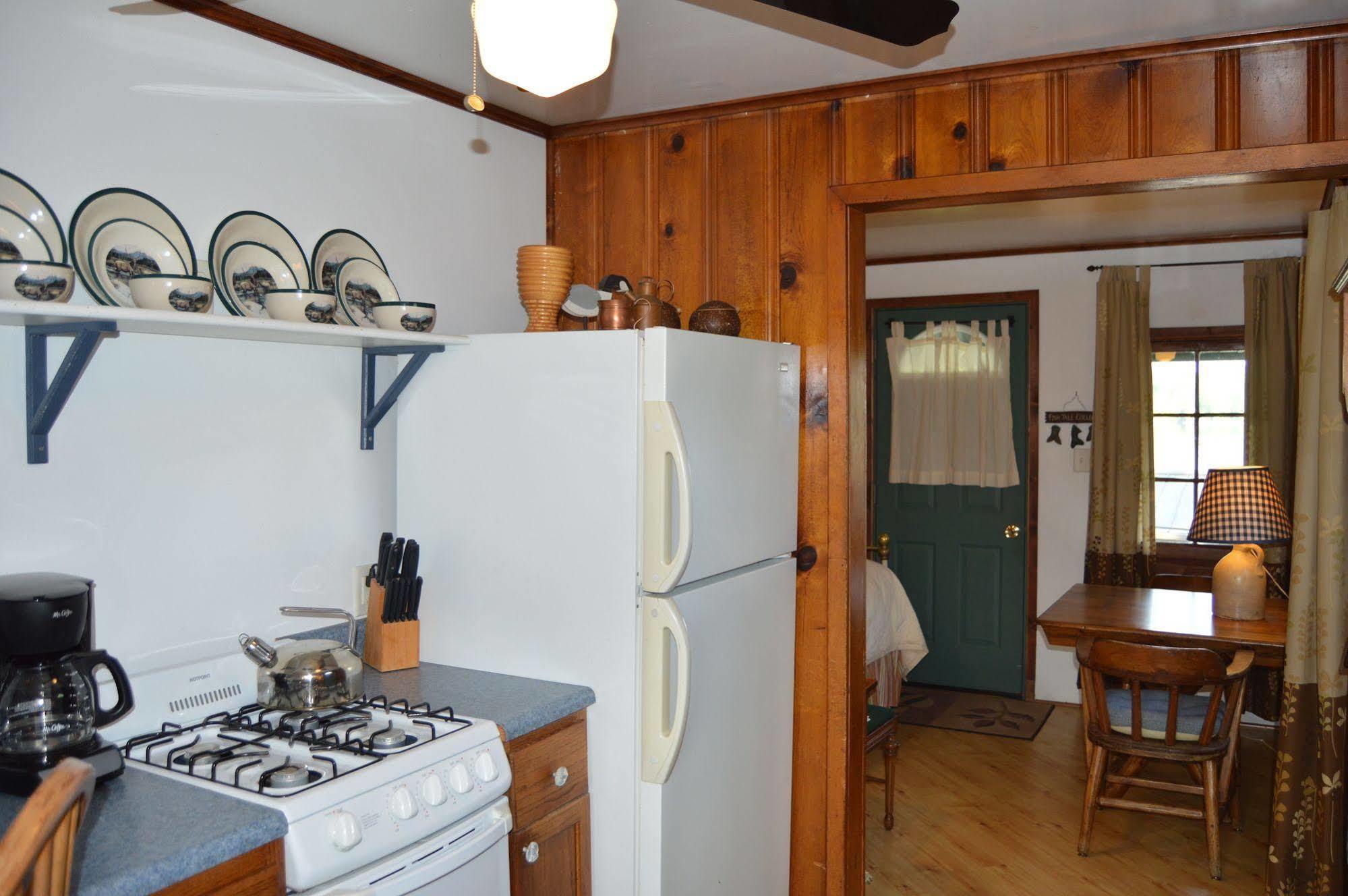 Moon River Cabins Bellevue Exterior photo